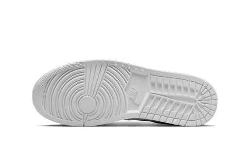 Triple White (2022) - immagine 6